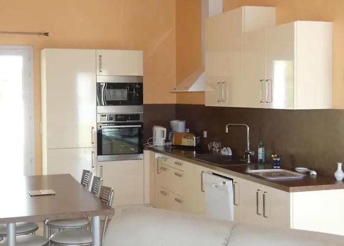 Maison Lumineuse Avec Jardin Pres De La Plage - 2 Chambres, Animaux Acceptes, Wifi, Parking - Fr-1-540-286