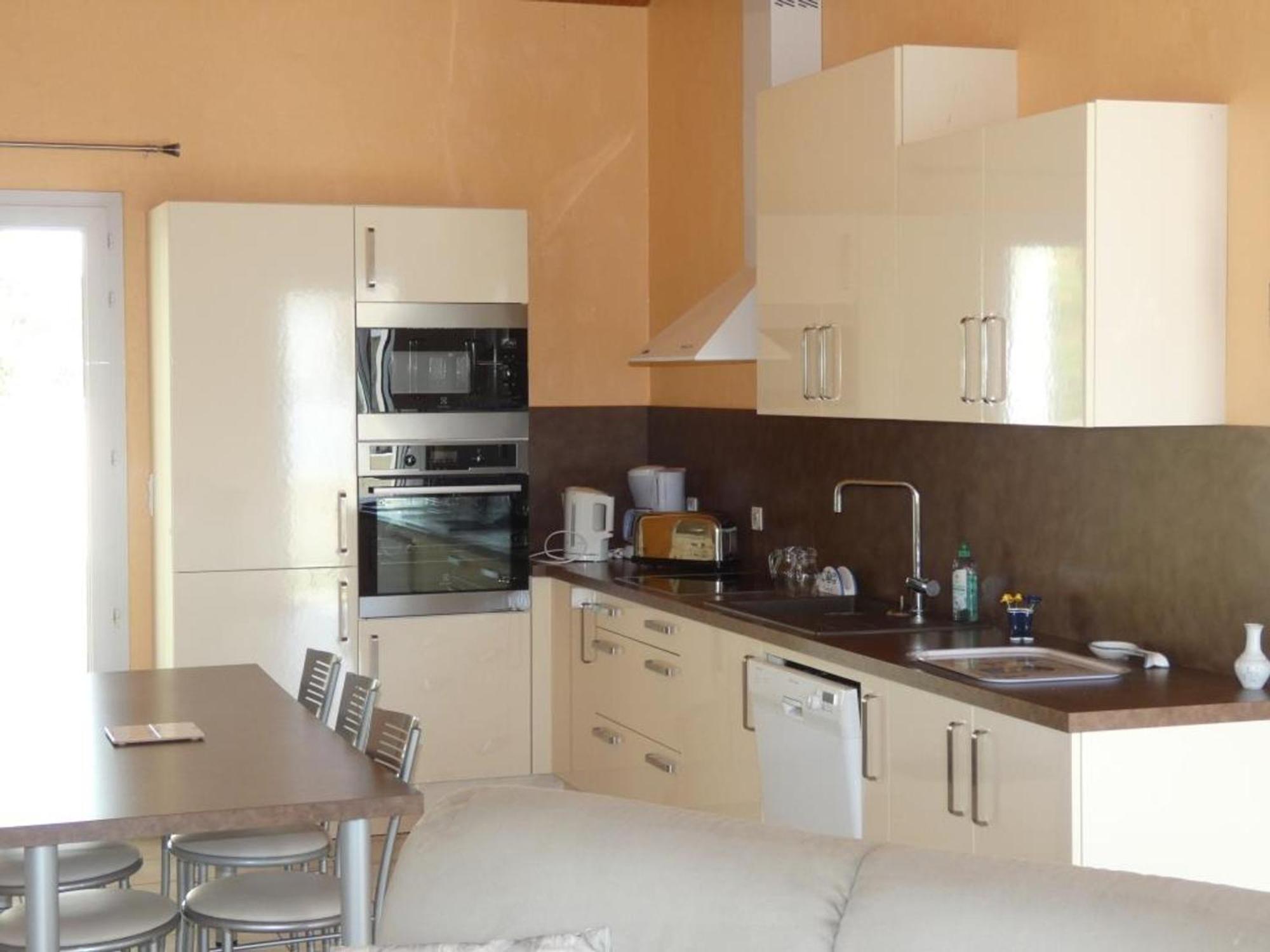 Holiday home Maison Lumineuse Avec Jardin Pres De La - 2 Chambres, Animaux Acceptes, Wifi, Parking - Fr-1-540-286