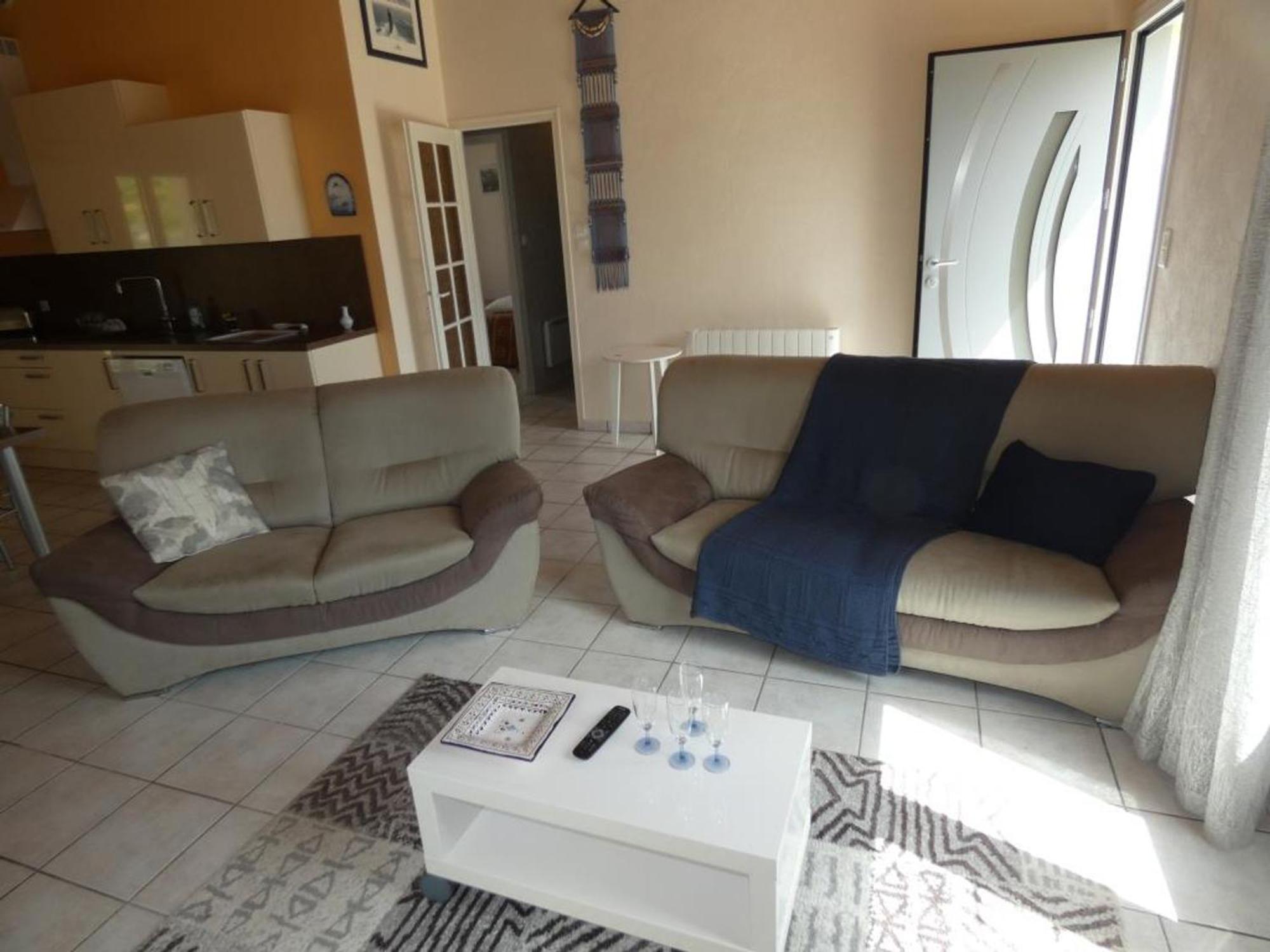 Maison Lumineuse Avec Jardin Pres De La - 2 Chambres, Animaux Acceptes, Wifi, Parking - Fr-1-540-286 *