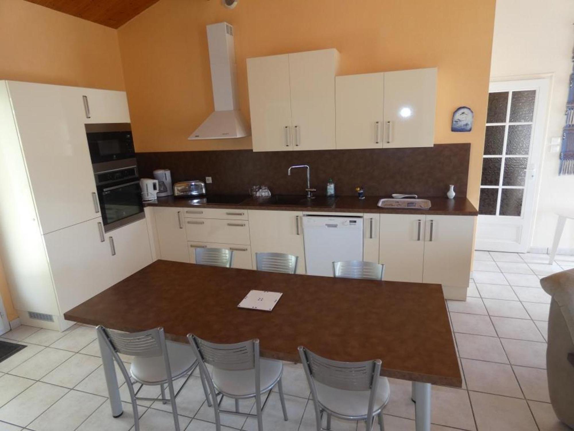 Holiday home Maison Lumineuse Avec Jardin Pres De La - 2 Chambres, Animaux Acceptes, Wifi, Parking - Fr-1-540-286
